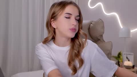 Snapshot of entya chatting on 12, 1, 2026 entya online show from 12, 1, 2026