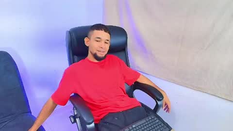 Snapshot of enyel_100 chatting on 5, 5, 2026 enyel_100 online show from 5, 5, 2026