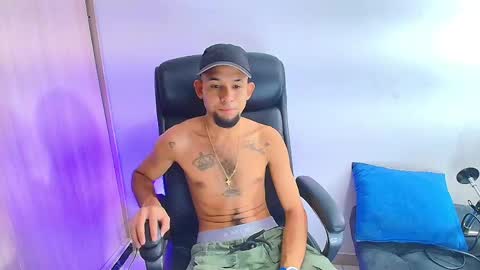 Snapshot of enyel_100 chatting on 19, 5, 2026 enyel_100 online show from 19, 5, 2026