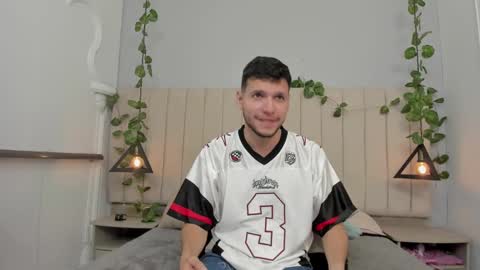 Snapshot of enzo_rivas chatting on 30, 10, 2025 ENZO online show from 30, 10, 2025