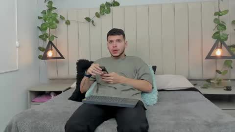 Snapshot of enzo_rivas chatting on 1, 11, 2025 ENZO online show from 1, 11, 2025