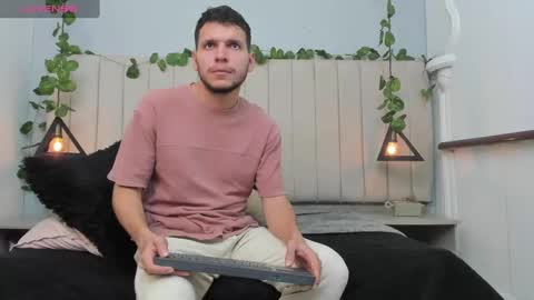 Snapshot of enzo_rivas chatting on 11, 11, 2025 ENZO online show from 11, 11, 2025