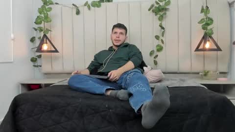 Snapshot of enzo_rivas chatting on 14, 11, 2025 ENZO online show from 14, 11, 2025