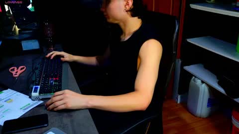 Snapshot of enzo_steel chatting on 8, 6, 2026 enzo_steel online show from 8, 6, 2026