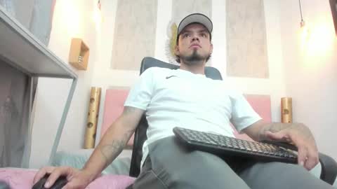 Snapshot of enzo_turner chatting on 7, 1, 2026 online show from 7, 1, 2026