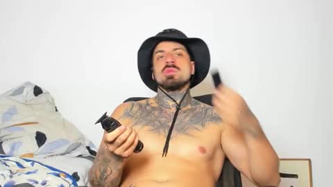 Snapshot of enzoaren chatting on 20, 10, 2025 Enzo Aren online show from 20, 10, 2025