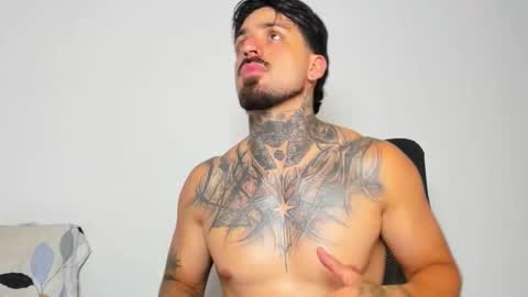 Snapshot of enzoaren chatting on 21, 10, 2025 Enzo Aren online show from 21, 10, 2025