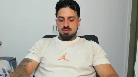 Snapshot of enzoaren chatting on 29, 10, 2025 Enzo Aren online show from 29, 10, 2025