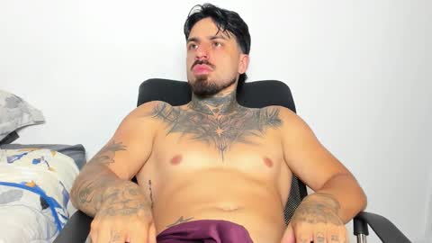 Snapshot of enzoaren chatting on 31, 10, 2025 Enzo Aren online show from 31, 10, 2025