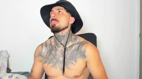 Snapshot of enzoaren chatting on 31, 10, 2025 Enzo Aren online show from 31, 10, 2025