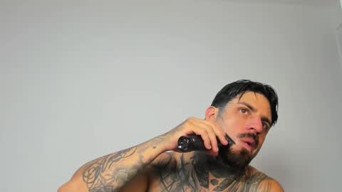 Snapshot of enzoaren chatting on 11, 11, 2025 Enzo Aren online show from 11, 11, 2025