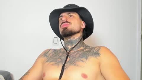 Snapshot of enzoaren chatting on 13, 11, 2025 Enzo Aren online show from 13, 11, 2025