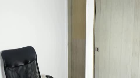 Snapshot of enzoaren chatting on 13, 11, 2025 Enzo Aren online show from 13, 11, 2025