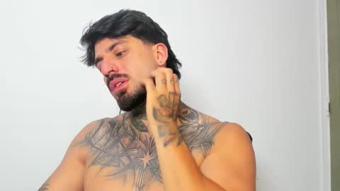 Snapshot of enzoaren chatting on 15, 11, 2025 Enzo Aren online show from 15, 11, 2025