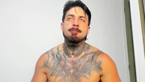 Snapshot of enzoaren chatting on 18, 11, 2025 Enzo Aren online show from 18, 11, 2025