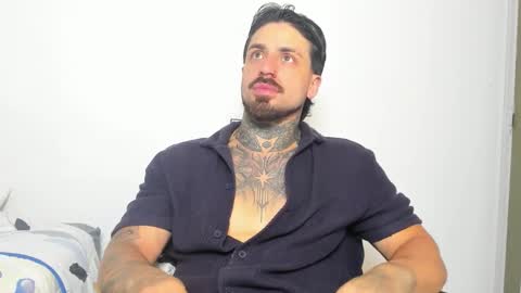 Snapshot of enzoaren chatting on 24, 11, 2025 Enzo Aren online show from 24, 11, 2025