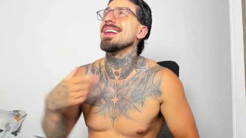 Snapshot of enzoaren chatting on 25, 11, 2025 Enzo Aren online show from 25, 11, 2025