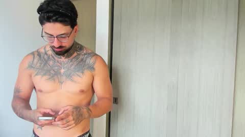 Snapshot of enzoaren chatting on 30, 11, 2025 Enzo Aren online show from 30, 11, 2025