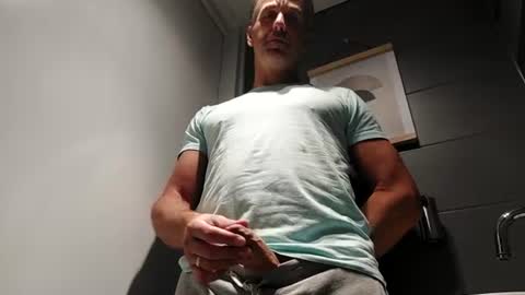 Enzos Massive Cock online show from 22, 7, 2026
