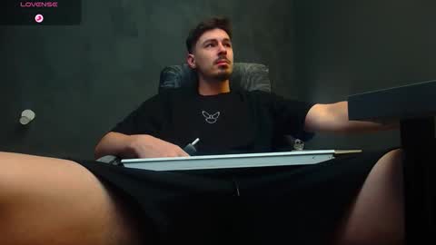 Snapshot of enzorace chatting on 12, 9, 2025 EnzoRace online show from 12, 9, 2025