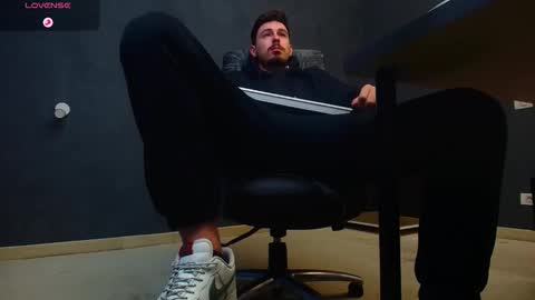 Snapshot of enzorace chatting on 28, 9, 2025 EnzoRace online show from 28, 9, 2025