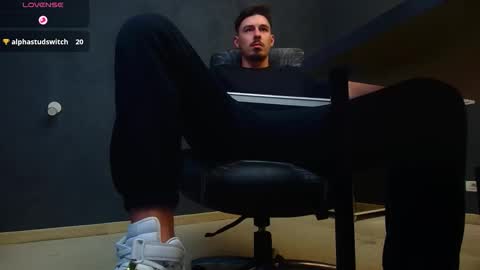 Snapshot of enzorace chatting on 1, 10, 2025 EnzoRace online show from 1, 10, 2025