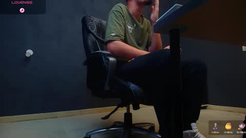 Snapshot of enzorace chatting on 6, 10, 2025 EnzoRace online show from 6, 10, 2025