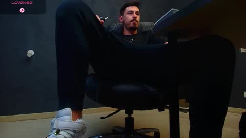 Snapshot of enzorace chatting on 7, 10, 2025 EnzoRace online show from 7, 10, 2025