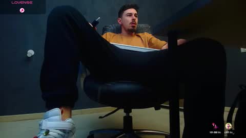 Snapshot of enzorace chatting on 9, 10, 2025 EnzoRace online show from 9, 10, 2025