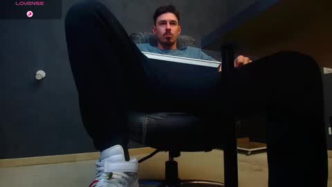 Snapshot of enzorace chatting on 10, 10, 2025 EnzoRace online show from 10, 10, 2025