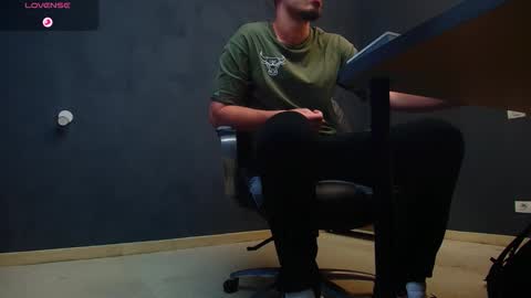 Snapshot of enzorace chatting on 13, 10, 2025 EnzoRace online show from 13, 10, 2025