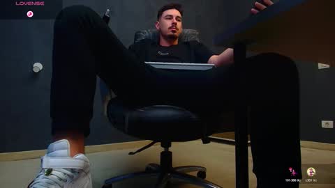 Snapshot of enzorace chatting on 18, 10, 2025 EnzoRace online show from 18, 10, 2025