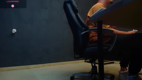 Snapshot of enzorace chatting on 21, 10, 2025 EnzoRace online show from 21, 10, 2025