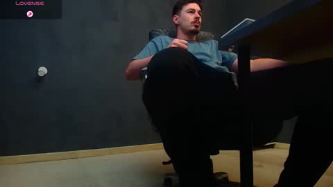 Snapshot of enzorace chatting on 28, 10, 2025 EnzoRace online show from 28, 10, 2025