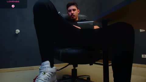 Snapshot of enzorace chatting on 31, 10, 2025 EnzoRace online show from 31, 10, 2025