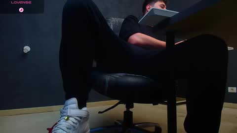 Snapshot of enzorace chatting on 2, 11, 2025 EnzoRace online show from 2, 11, 2025