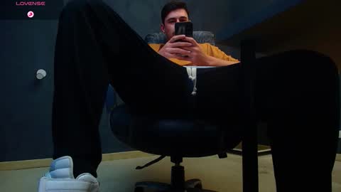 Snapshot of enzorace chatting on 9, 11, 2025 EnzoRace online show from 9, 11, 2025