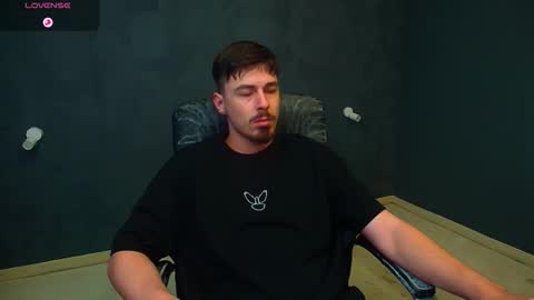 Snapshot of enzorace chatting on 17, 11, 2025 EnzoRace online show from 17, 11, 2025