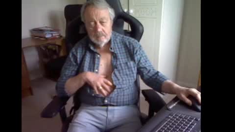 Snapshot of erasmus_d chatting on 2, 5, 2026 erasmus_d online show from 2, 5, 2026