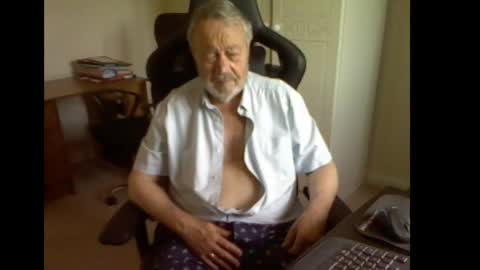 Snapshot of erasmus_d chatting on 26, 5, 2026 erasmus_d online show from 26, 5, 2026