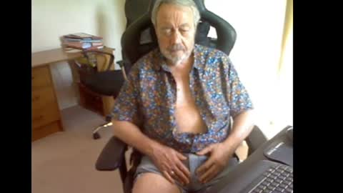 Snapshot of erasmus_d chatting on 26, 7, 2026 erasmus_d online show from 26, 7, 2026