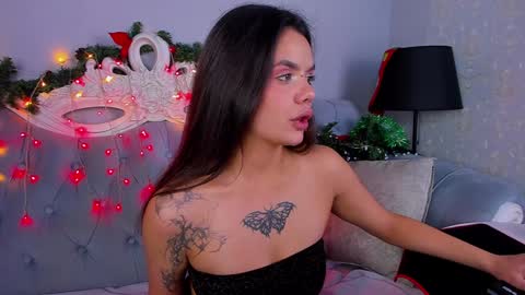 Snapshot of ericaevan chatting on 5, 1, 2025 ericaevan online show from 5, 1, 2025