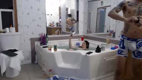 Snapshot of erick_martinezz chatting on 4, 12, 2025 erick online show from 4, 12, 2025