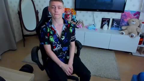 Snapshot of ermak_reborn chatting on 8, 2, 2025 Max online show from 8, 2, 2025