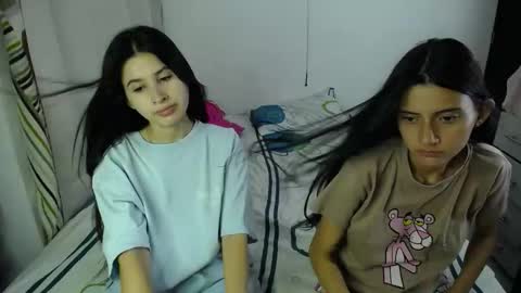 Snapshot of erosgirls_ chatting on 18, 9, 2025 erosgirls_ online show from 18, 9, 2025