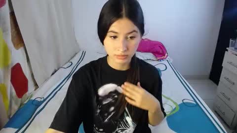 Snapshot of erosgirls_ chatting on 17, 10, 2025 erosgirls_ online show from 17, 10, 2025