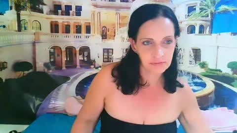Snapshot of eroticjade2026 chatting on 17, 5, 2026 Jade online show from 17, 5, 2026