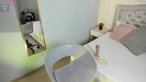 Snapshot of escarleth__ chatting on 2, 2, 2026 Escarlet online show from 2, 2, 2026