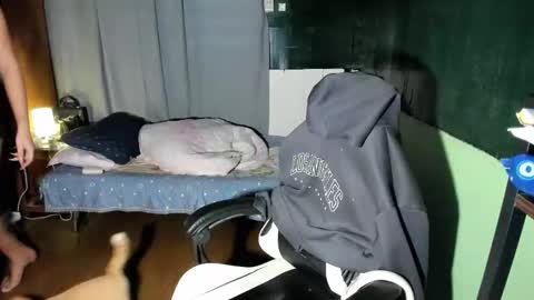 Snapshot of esilchan chatting on 1, 10, 2025 Chelliane online show from 1, 10, 2025