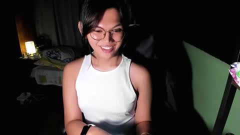 Snapshot of esilchan chatting on 4, 10, 2025 Chelliane online show from 4, 10, 2025